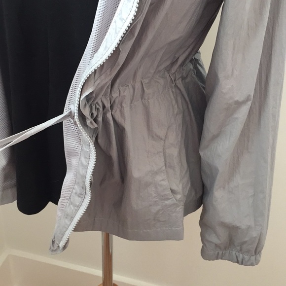 GAP Fit Ruffle Front Jacket - Picture 8 of 8